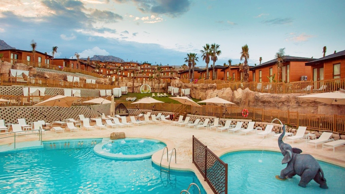 Magic Natura - Animal, Waterpark & Polynesian Lodge Resort