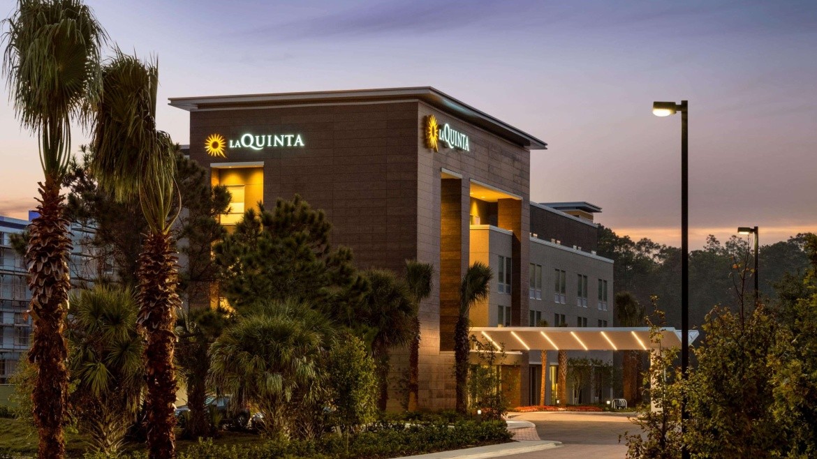 La Quinta Inn & Suites by Wyndham Orlando IDrive Theme Parks