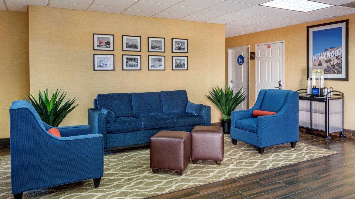 Comfort Inn & Suites Near Universal - North Hollywood - Burbank