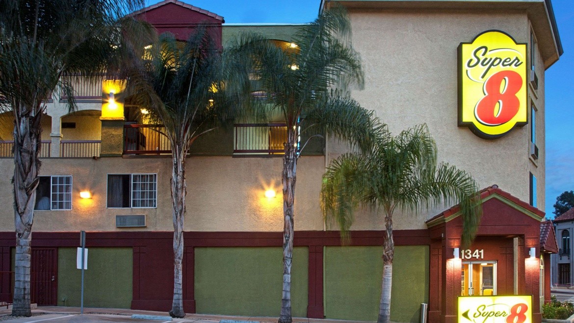 Super 8 by Wyndham Los Angeles Downtown