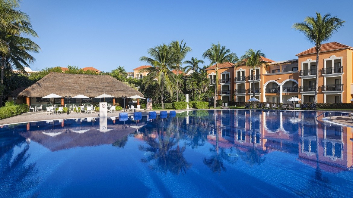 El Beso at Ocean Coral & Turquesa