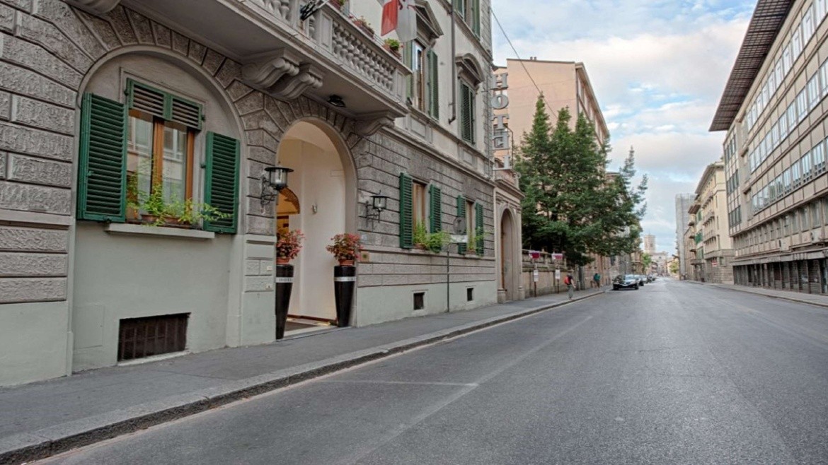 De La Pace, Sure Hotel Collection by Best Western