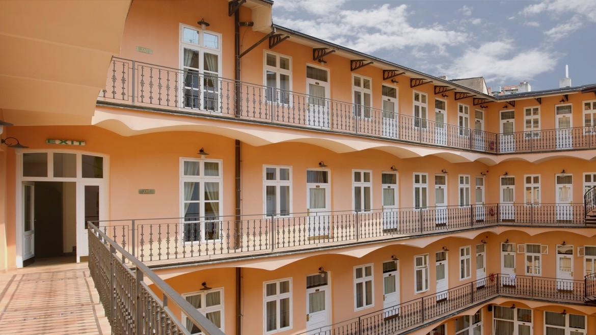 Ariston & Ariston Patio