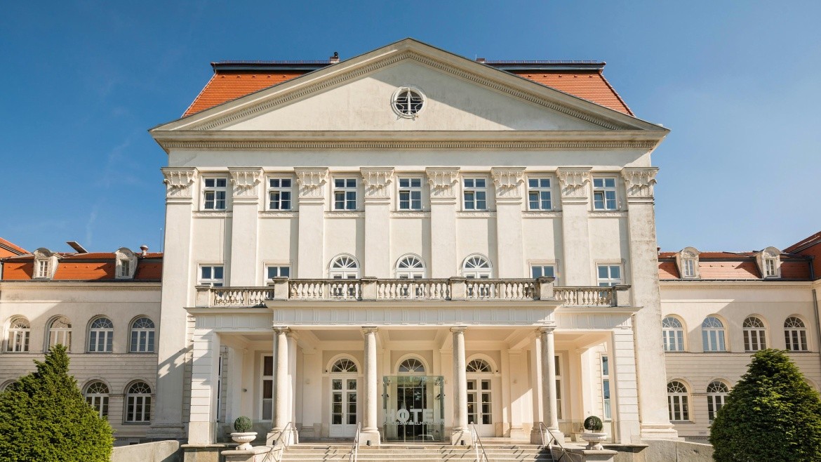 Austria Trend Schloß Wilhelminenberg
