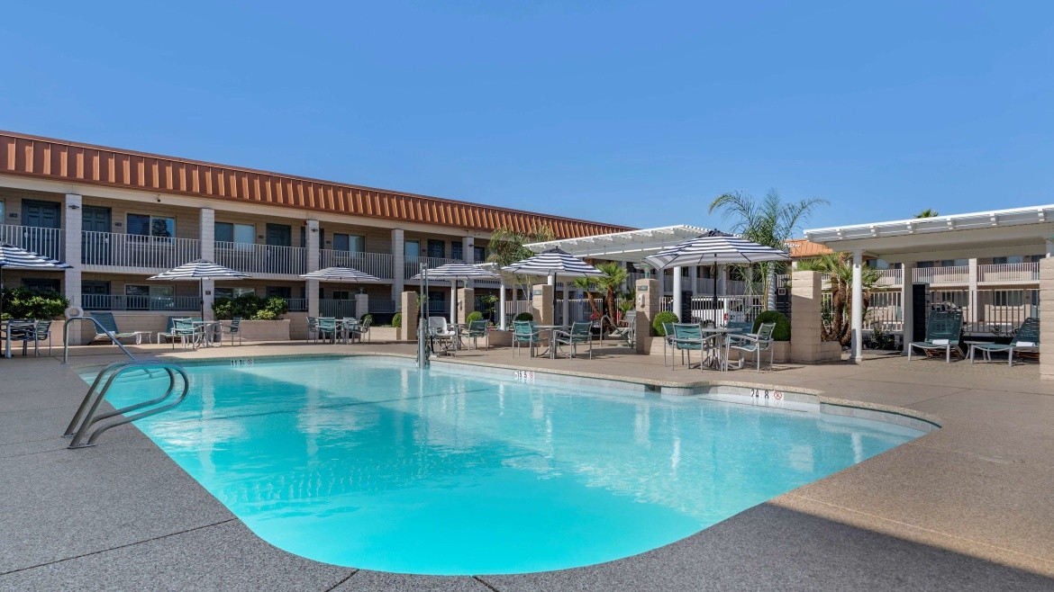 Best Western Plus Hilltop Inn (Redding)