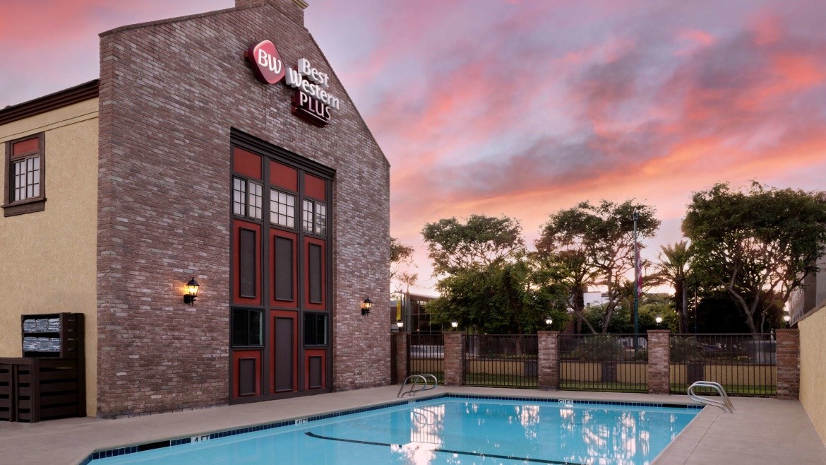 Best Western Plus Raffles Inn & Suites (Anaheim)
