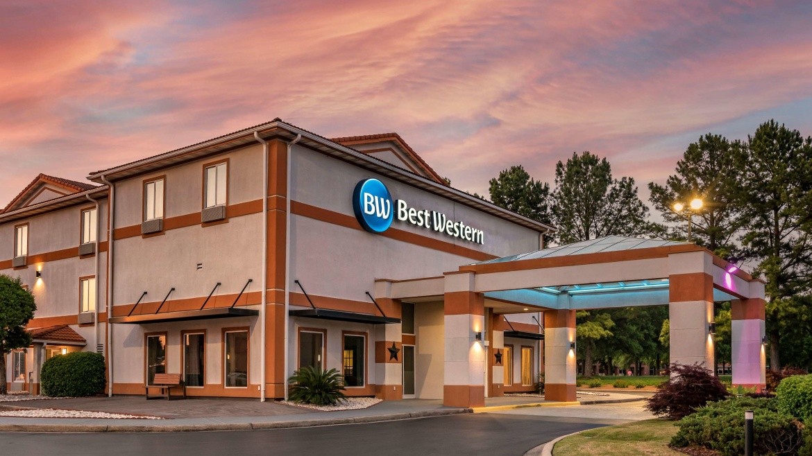 Best Western Plus Carlton Suites