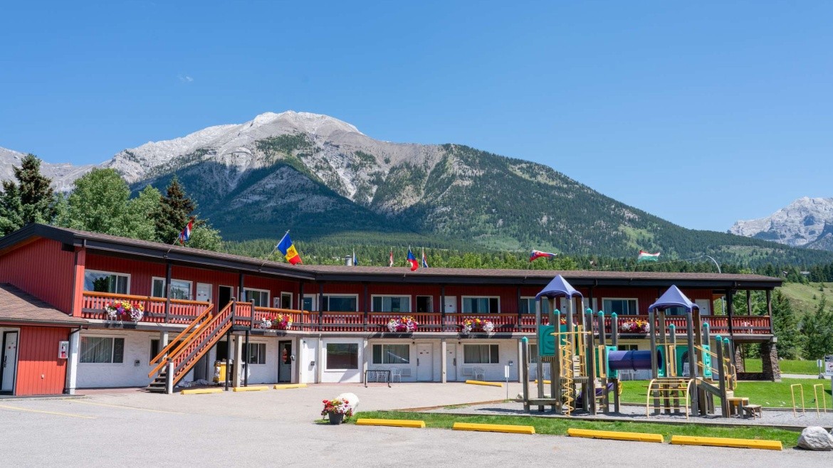Rocky Mountain Ski Lodge