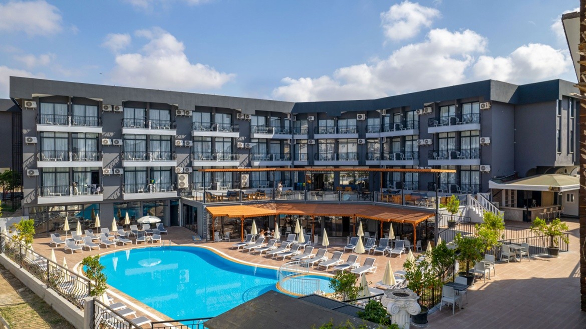 Clover Magic Park Side