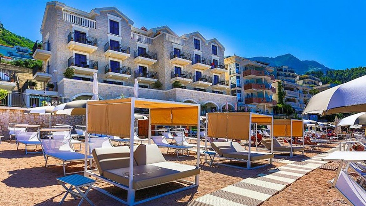 Hotel California by Aycon