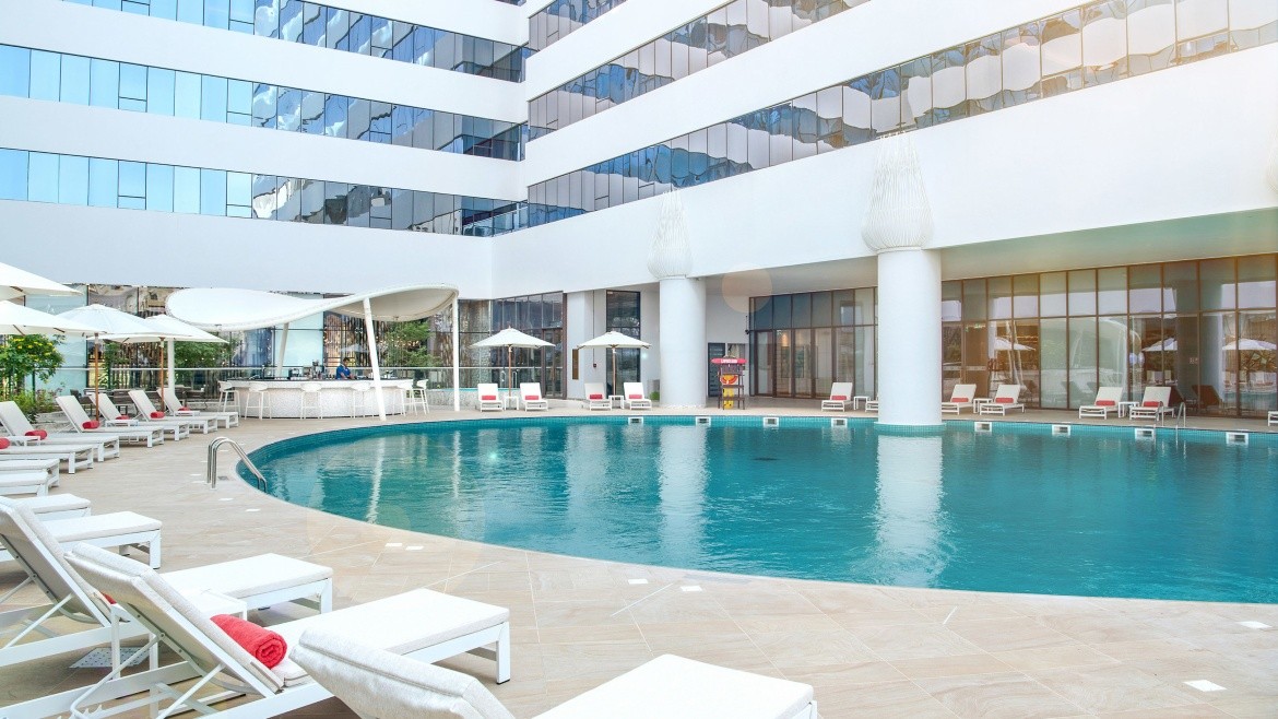 Al Jaddaf Rotana Suite Hotel