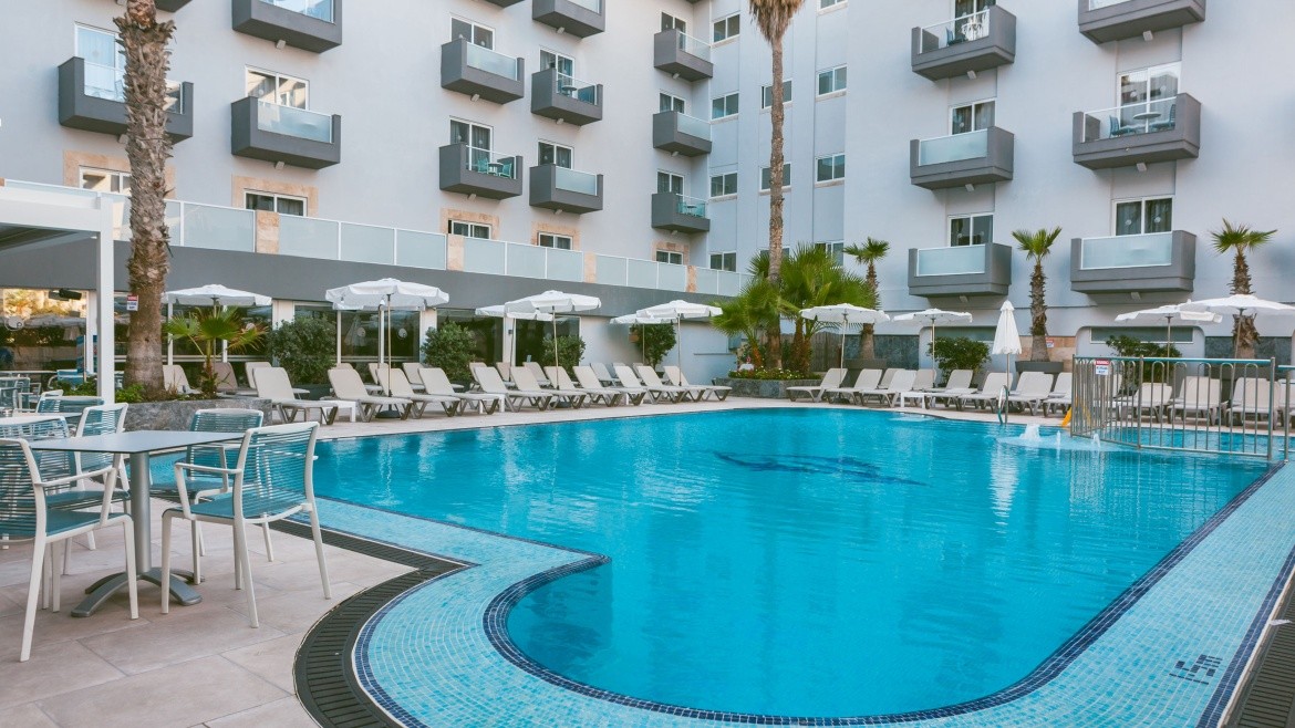 Pebbles Resort (St. Paul's Bay)