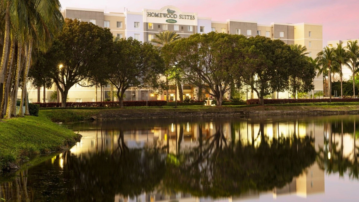 Homewood Suites Miami Airport / Blue Lagoon