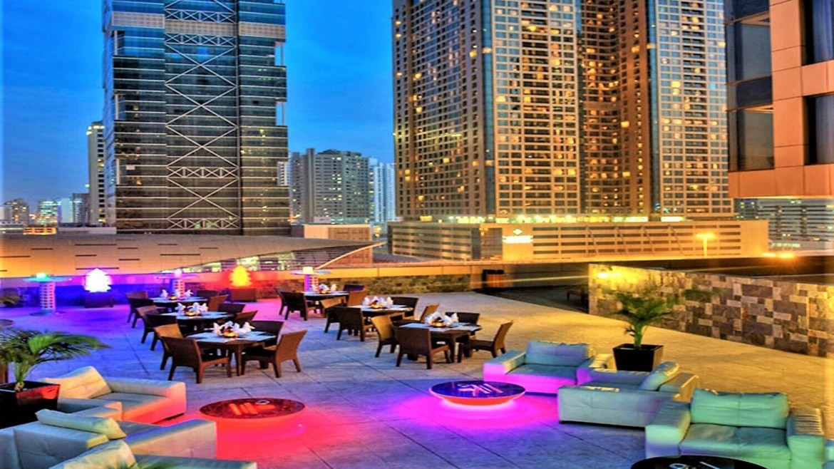 Two Seasons Hotel & Apartments