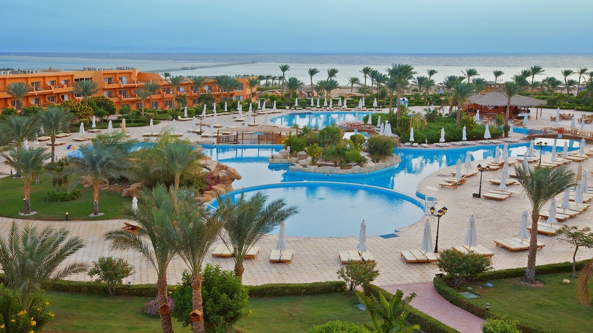 Amwaj Oyoun & Resort