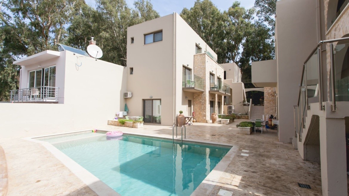 Paradise Hotel