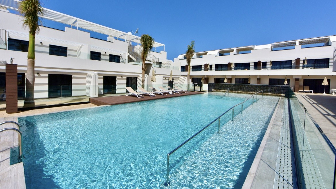 Esmeralda Cotillo Homes by LIVVO