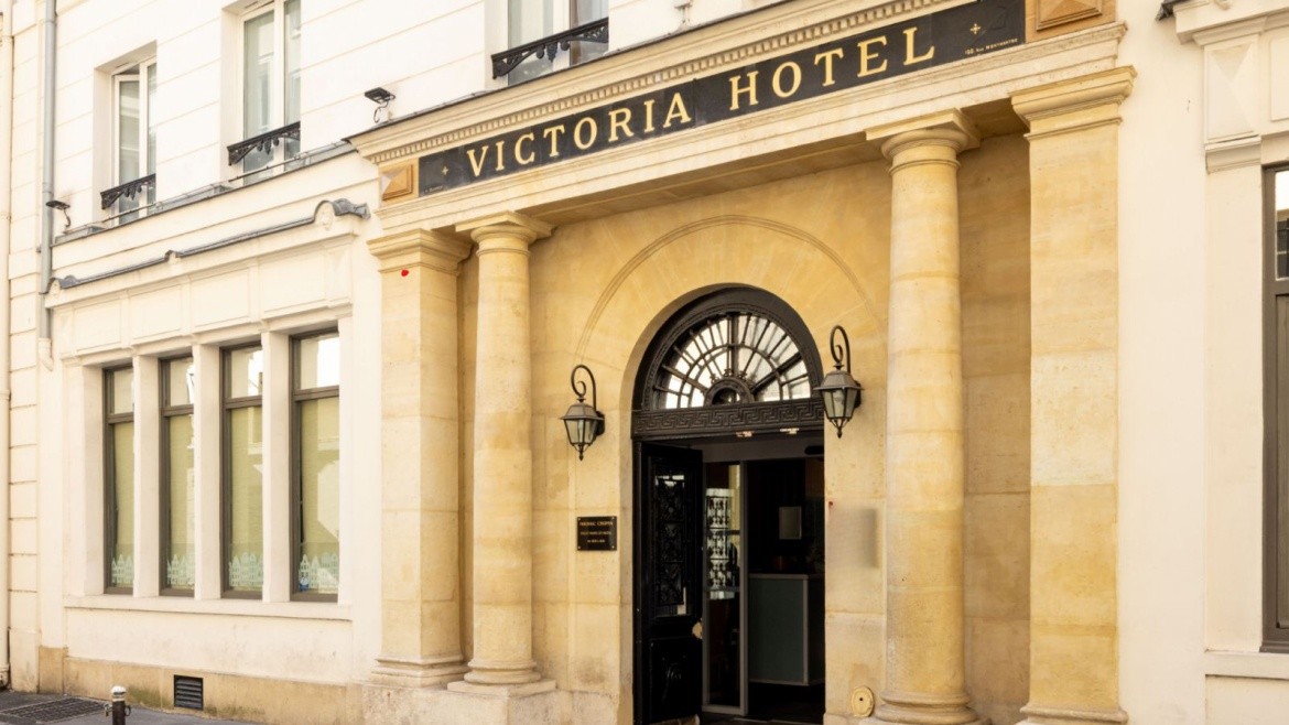 VICTORIA PARIS