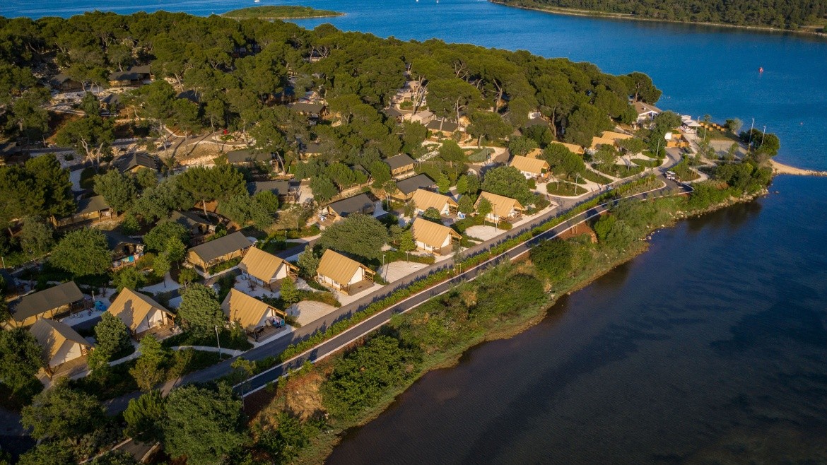 Arena One 99 Glamping (Pomer)