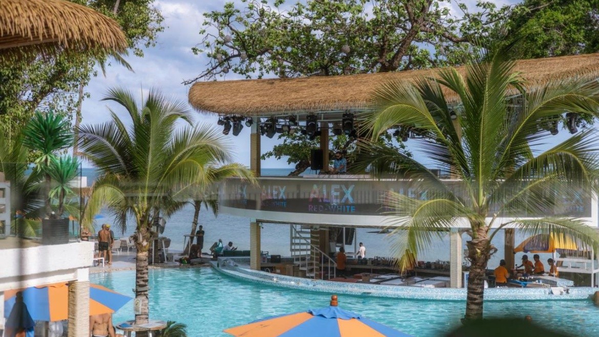 Ark Bar Beach Resort