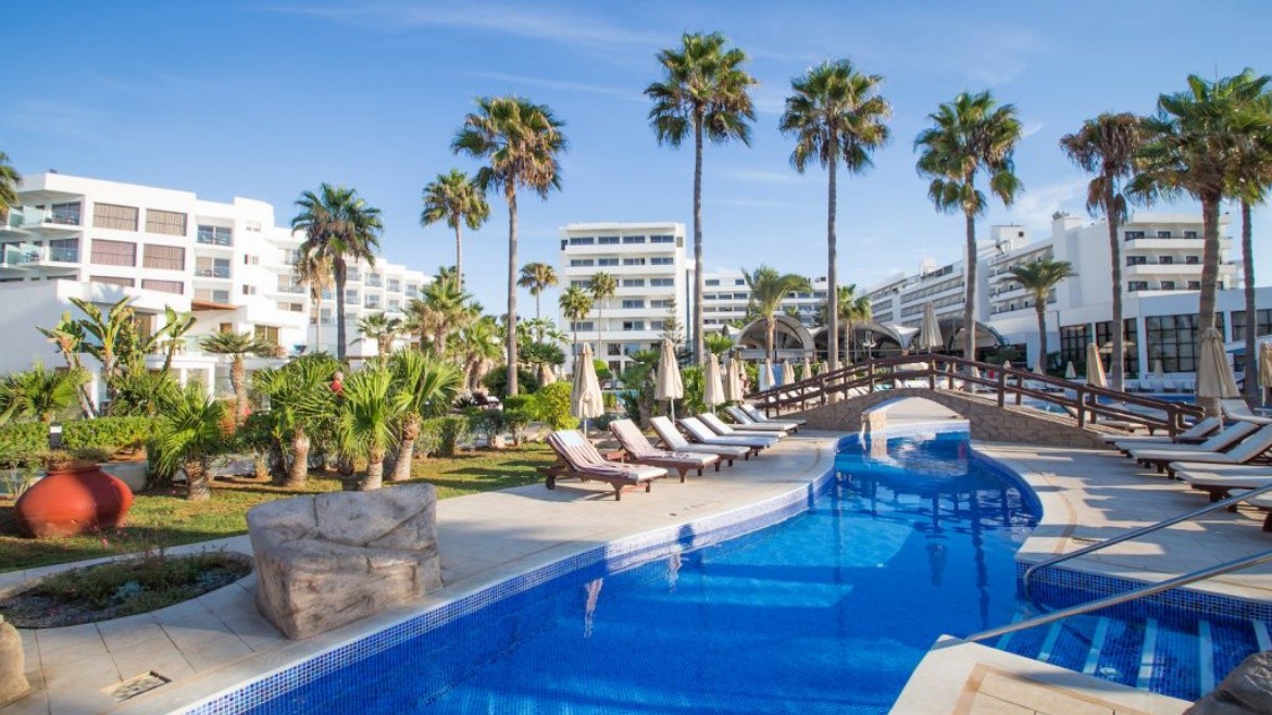 Adams Beach Deluxe Wing