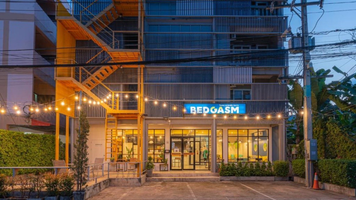 Bedgasm Poshtel x Cafe At Nimman