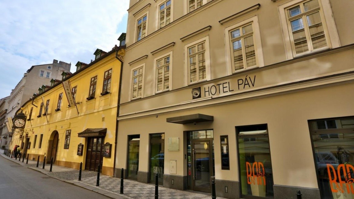Páv