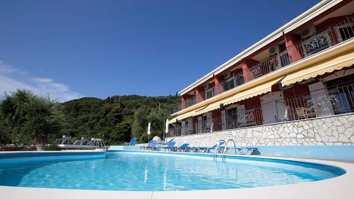 Enjoy Lichnos Bay Village & Camping