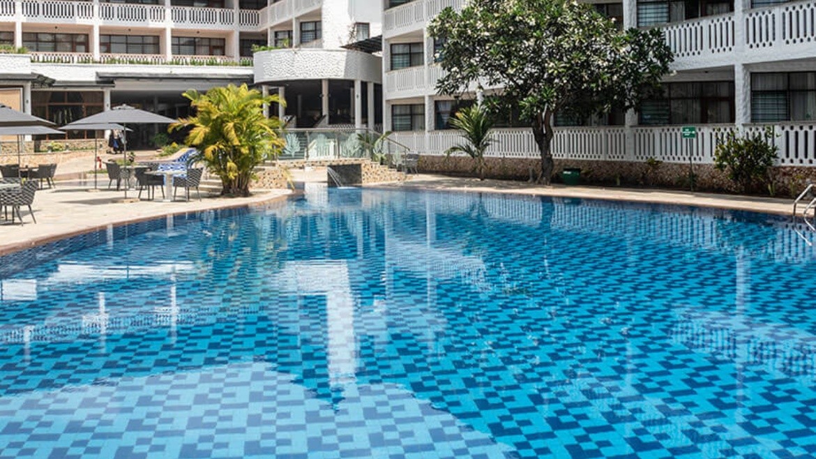 Travellers Beach Hotel & Club