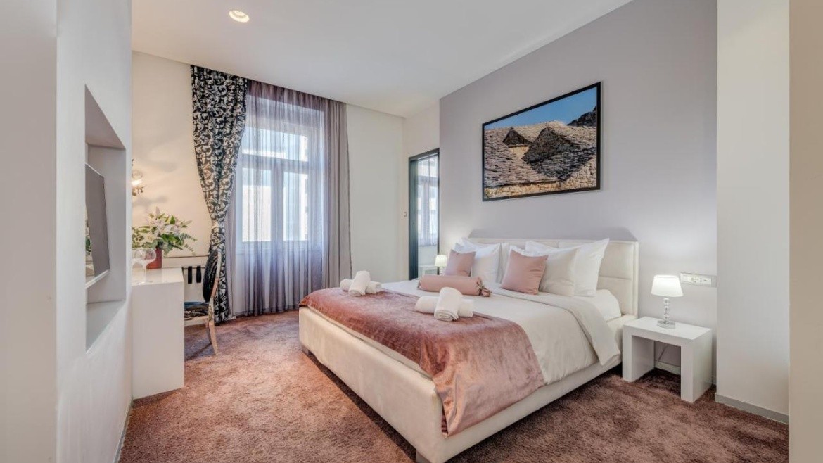 Starlight Luxury Rooms