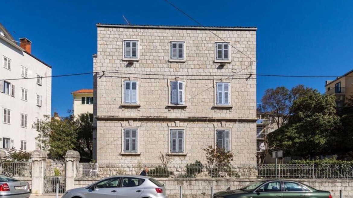 Pietra Rossa Luxury Rooms