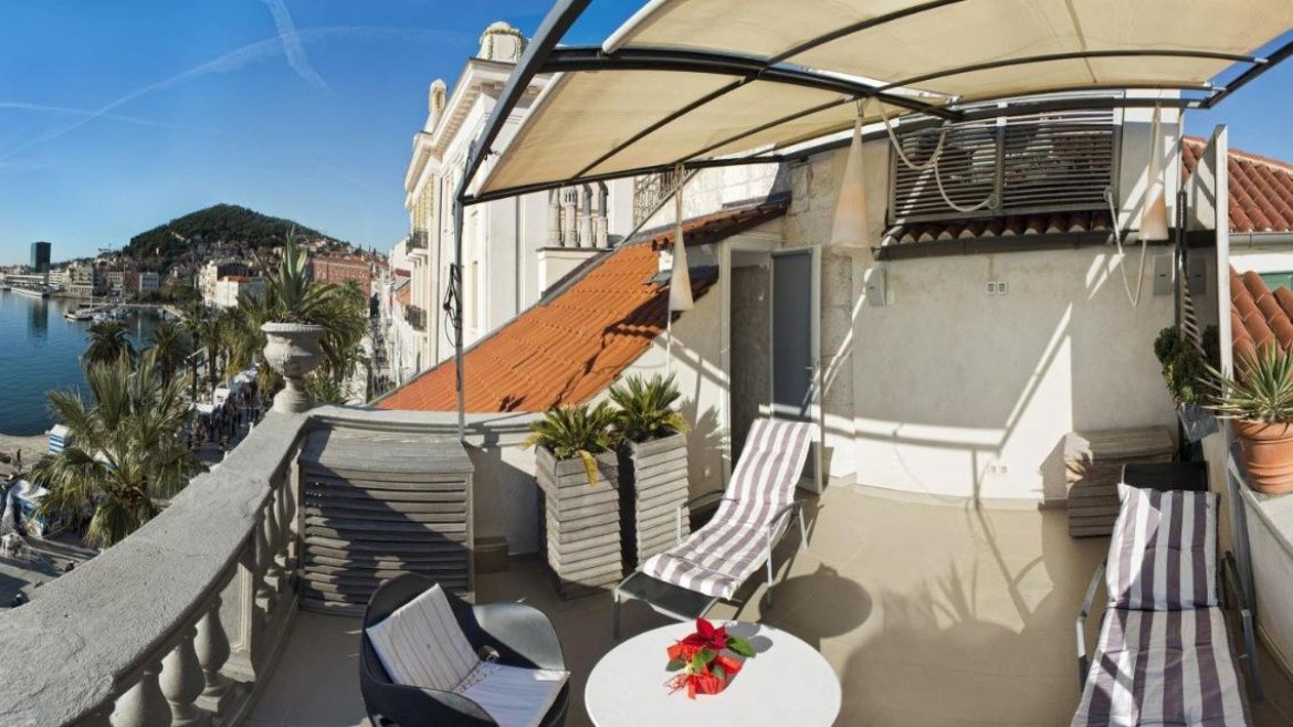 Riva Luxury Suites