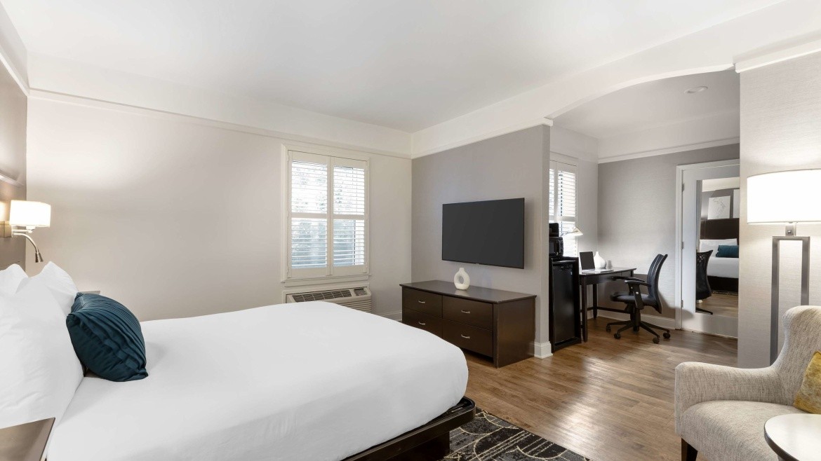 Best Western Plus Hawthorne Terrace
