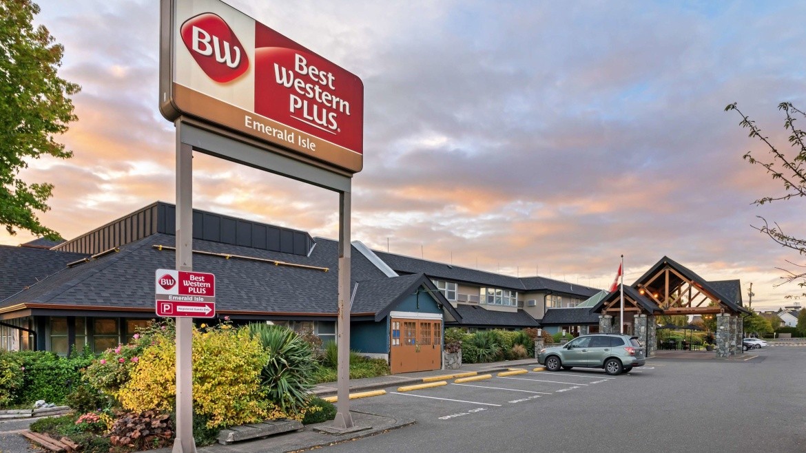 Best Western Plus Emerald Isle Hotel