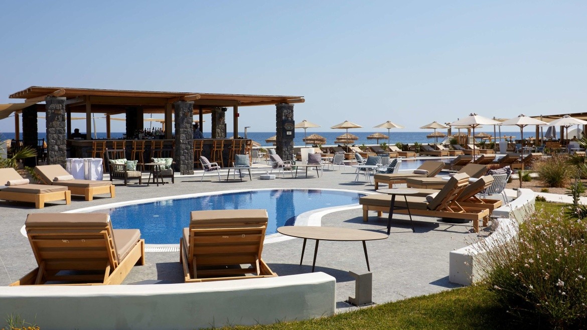 Sea Breeze Beach Resort (Exomitis)