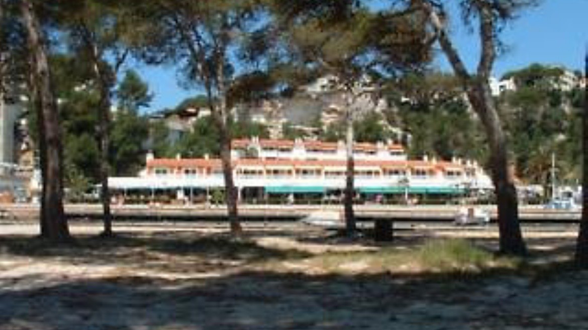 Galdana Gardens (Cala Galdana)