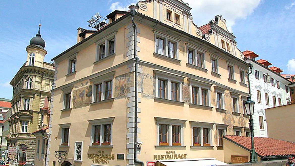 U tří pštrosů