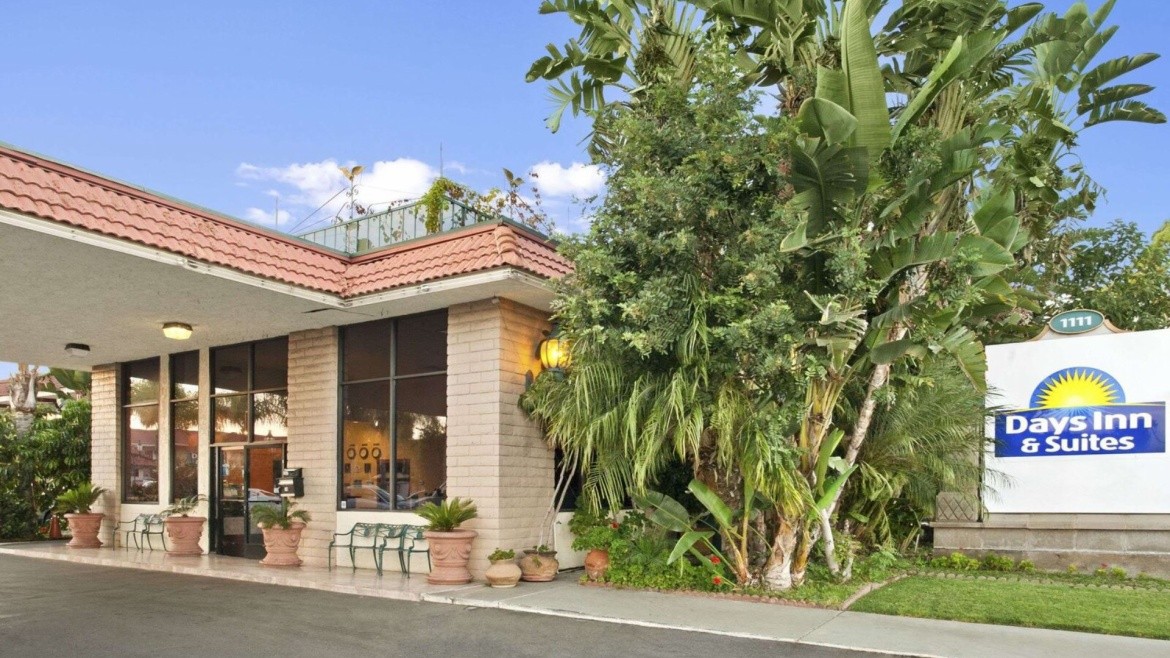 Days Inn & Suites Anaheim at Disneyland Park