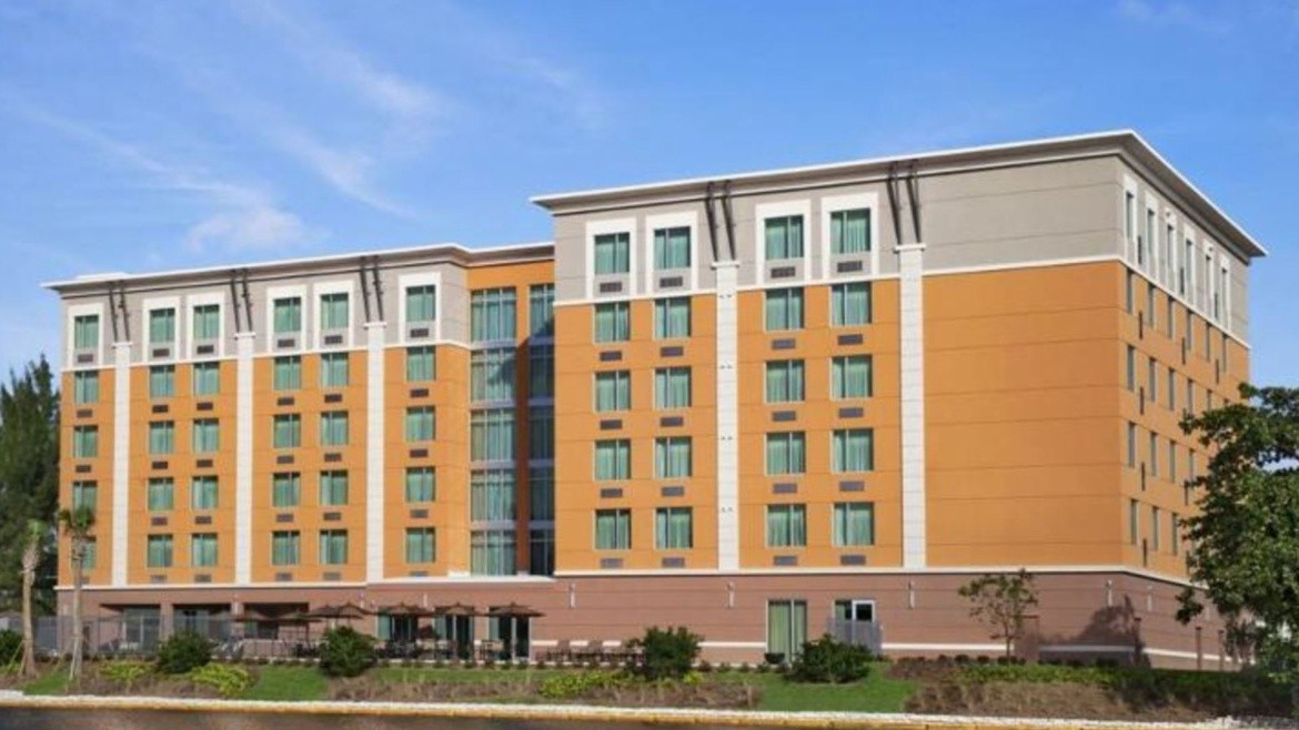 Cambria Hotel & Suites Miami Airport - Blue Lagoon