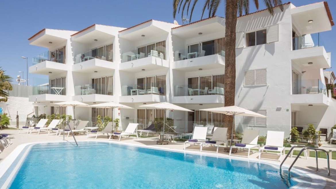 Las Tejas Apartments