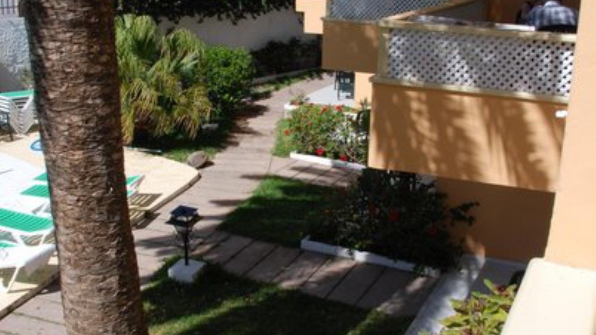 Las Tejas Apartments