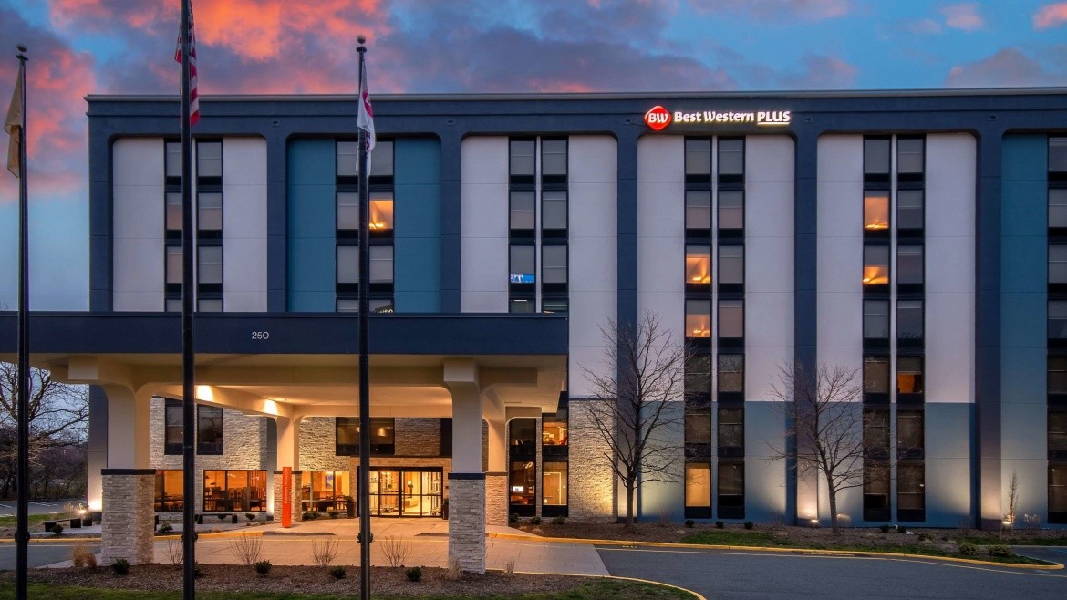 Meadowlands River Inn