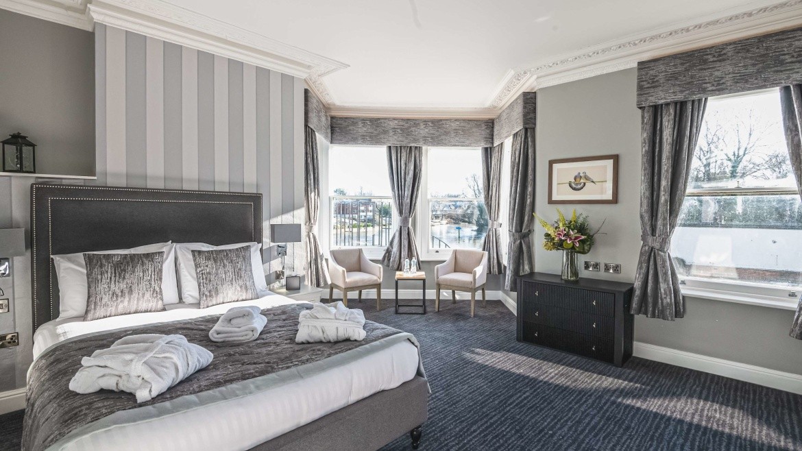 Thames Riviera Hotel