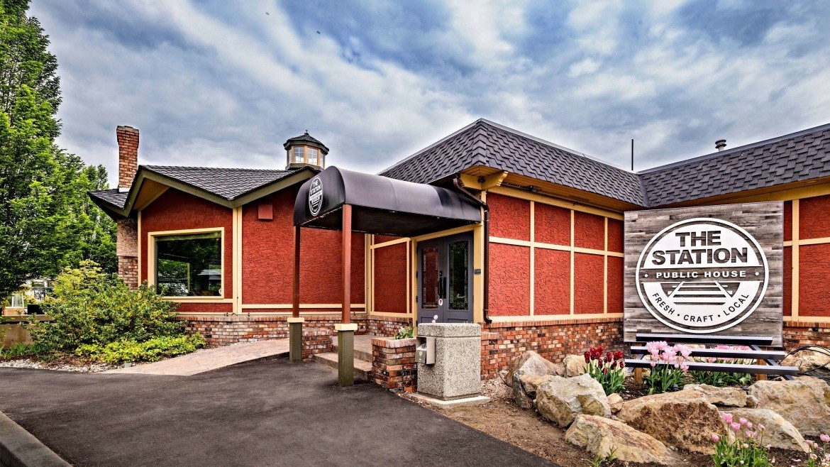 Ramada Inn & Suites