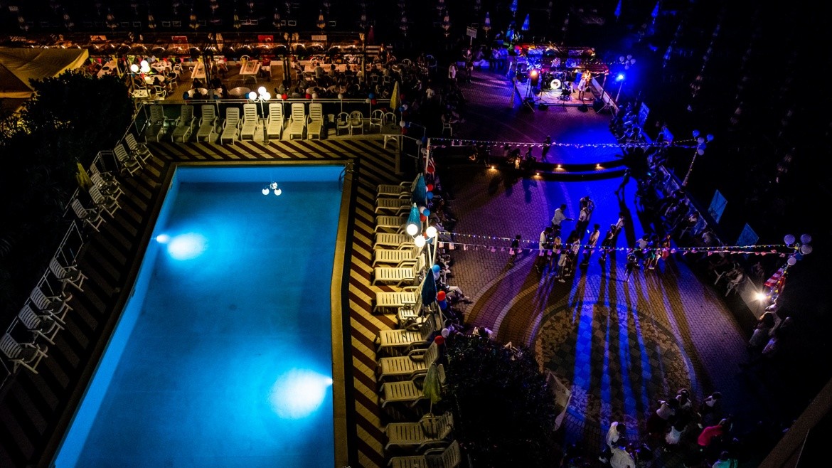 Club Hotel Bikini & Tropicana