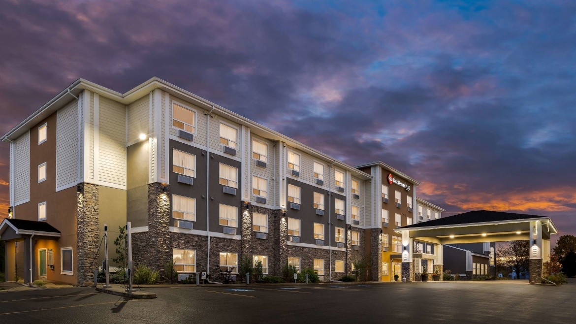 Best Western Plus Lacombe Inn & Suites