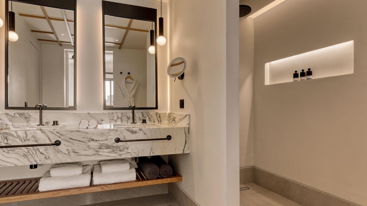 Domes Novos Santorini, Autograph Collection