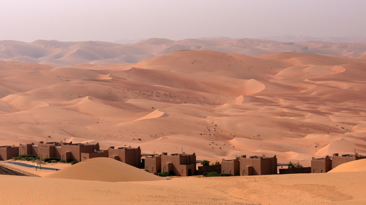 Bab Al Nojoum Bateen Liwa