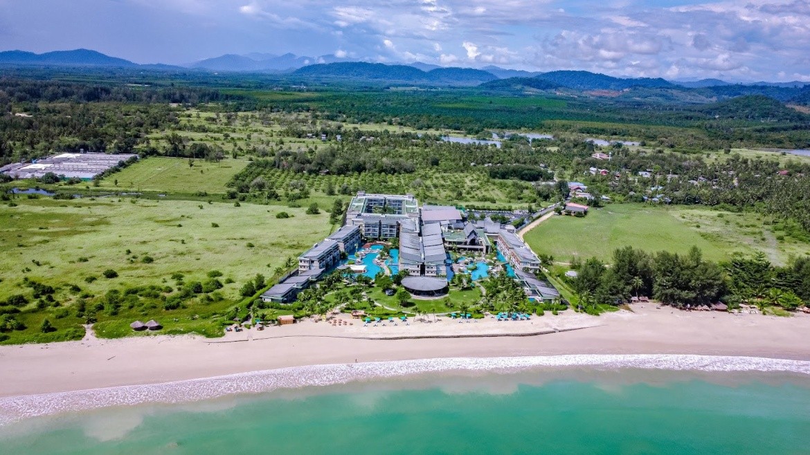 Le Meridien Khao Lak Resort & Spa