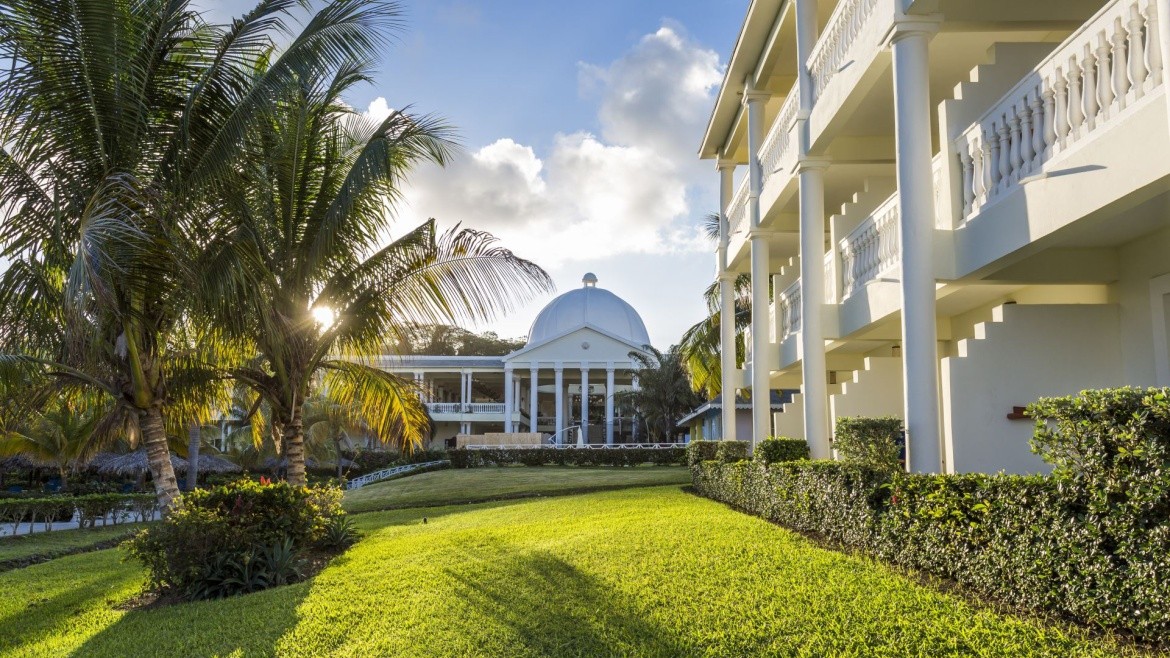 Grand Palladium Lady Hamilton Resort & Spa